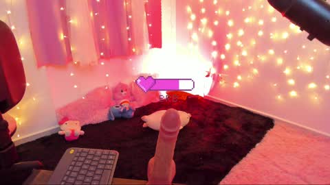 Snapshot of lucyy_peach chatting on 01-31-25, 04:25 LUCYY FROM HOME online show from 01-31-25, 04:25