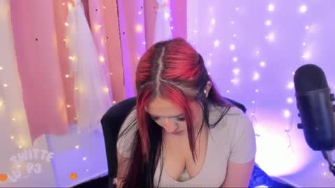 Snapshot of lucyy_peach chatting on 02-12-25, 02:35 LUCYY FROM HOME online show from 02-12-25, 02:35