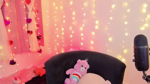 Snapshot of lucyy_peach chatting on 02-25-25, 01:52 LUCYY FROM HOME online show from 02-25-25, 01:52