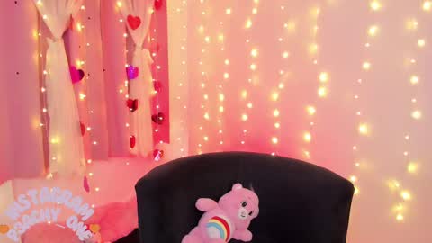 Snapshot of lucyy_peach chatting on 02-25-25, 04:57 LUCYY FROM HOME online show from 02-25-25, 04:57