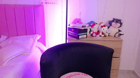 Snapshot of lucyy_peach chatting on 10-21-25, 01:50 LUCYY FROM HOME online show from 10-21-25, 01:50