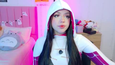 Snapshot of lucyy_peach chatting on 10-28-25, 03:21 LUCYY FROM HOME online show from 10-28-25, 03:21