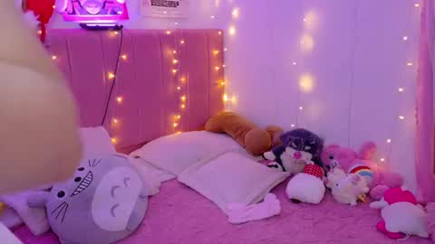 Snapshot of lucyy_peach chatting on 08-01-26, 05:40 LUCYY FROM HOME online show from 08-01-26, 05:40