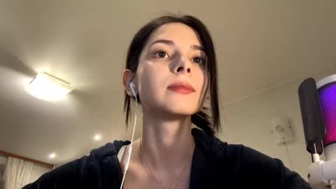 Mika online show from 03-17-26, 05:16