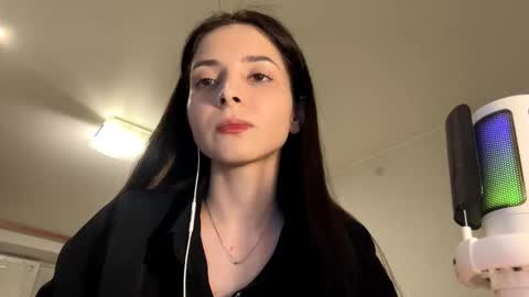 Mika online show from 03-18-26, 04:21