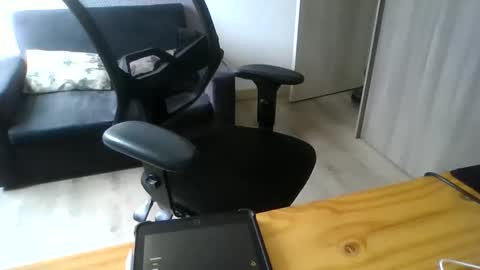 luhizu87871987 online show from 04-27-26, 08:29