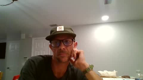 Snapshot of luiggii0904 chatting on 04-11-26, 01:43 luiggii0904 online show from 04-11-26, 01:43