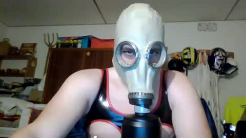 Snapshot of luis2423 chatting on 03-03-25, 09:05 A slave to the mistress.. un esclavo para las amas dominantes. online show from 03-03-25, 09:05