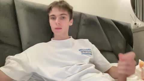 Snapshot of luis_7777 chatting on 11-11-25, 11:05 Luis online show from 11-11-25, 11:05