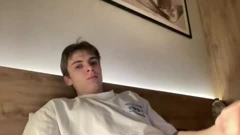 Snapshot of luis_7777 chatting on 11-12-25, 04:29 Luis online show from 11-12-25, 04:29