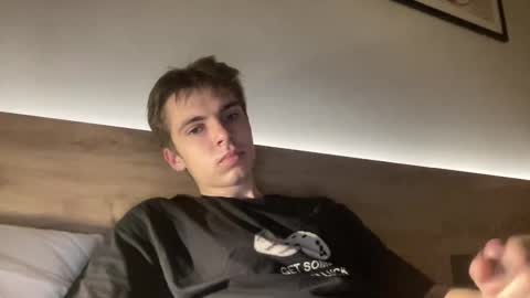 Snapshot of luis_7777 chatting on 11-14-25, 04:38 Luis online show from 11-14-25, 04:38