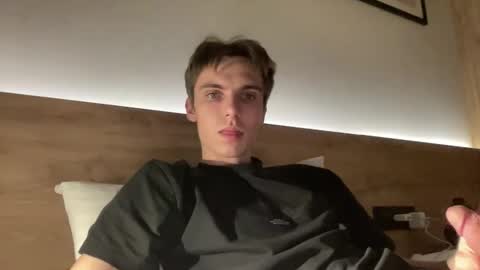 Snapshot of luis_7777 chatting on 11-15-25, 08:49 Luis online show from 11-15-25, 08:49