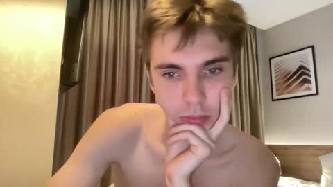 Snapshot of luis_7777 chatting on 11-18-25, 08:30 Luis online show from 11-18-25, 08:30