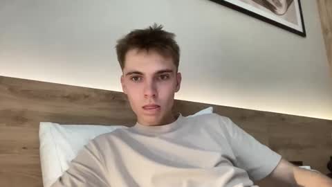 Snapshot of luis_7777 chatting on 11-24-25, 08:36 Luis online show from 11-24-25, 08:36