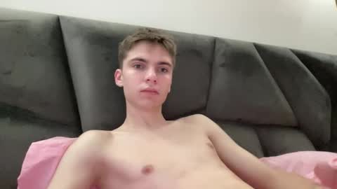 Snapshot of luis_7777 chatting on 12-02-25, 07:03 Luis online show from 12-02-25, 07:03