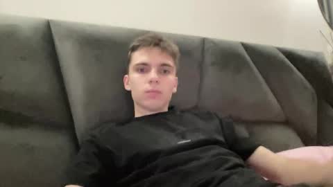 Snapshot of luis_7777 chatting on 12-02-25, 09:54 Luis online show from 12-02-25, 09:54