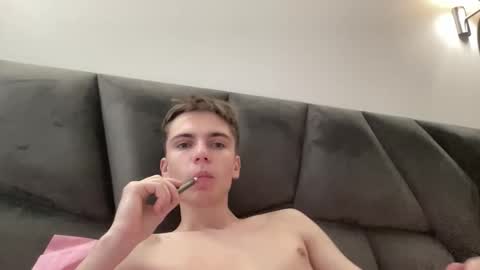 Snapshot of luis_7777 chatting on 12-03-25, 10:02 Luis online show from 12-03-25, 10:02