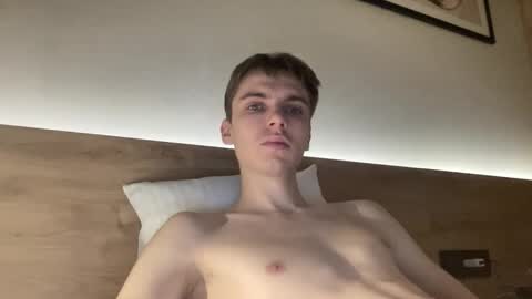 Snapshot of luis_7777 chatting on 12-17-25, 02:34 Luis online show from 12-17-25, 02:34