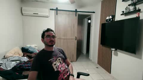 Snapshot of luis_flr chatting on 02-01-26, 03:10 luis_flr online show from 02-01-26, 03:10