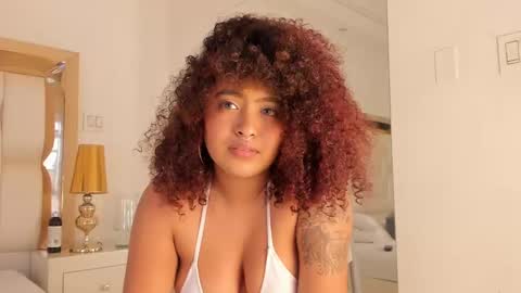 Snapshot of luisa_cameron chatting on 01-07-25, 06:03 online show from 01-07-25, 06:03