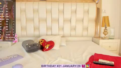 Snapshot of luisa_cameron chatting on 01-27-25, 12:16 online show from 01-27-25, 12:16