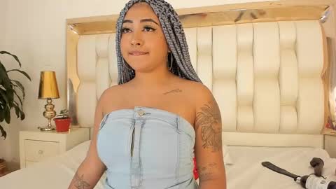 Snapshot of luisa_cameron chatting on 01-29-25, 12:02 online show from 01-29-25, 12:02