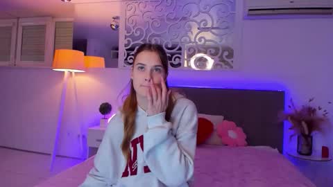 LuisaClover online show from 12-01-25, 02:00