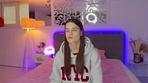 LuisaClover online show from 01-06-26, 01:15