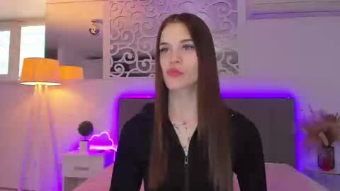 LuisaClover online show from 02-21-26, 01:45