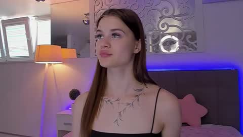 LuisaClover online show from 05-21-26, 12:23