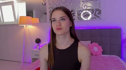 LuisaClover online show from 06-09-26, 12:17