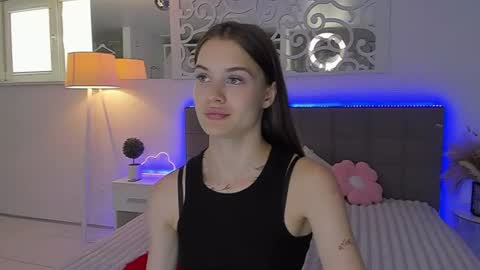 Snapshot of luisaclover chatting on 07-25-26, 12:47 LuisaClover online show from 07-25-26, 12:47