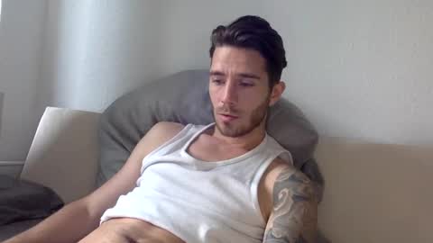 Snapshot of luisbadx chatting on 12-24-24, 08:44 Luis Badx online show from 12-24-24, 08:44