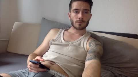 Snapshot of luisbadx chatting on 01-09-25, 11:14 Luis Badx online show from 01-09-25, 11:14