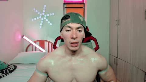 Snapshot of luisfernikesportboy chatting on 01-06-25, 05:16 Luis Fer PVT IS OPEN online show from 01-06-25, 05:16