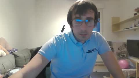 Luis online show from 10-17-25, 04:09