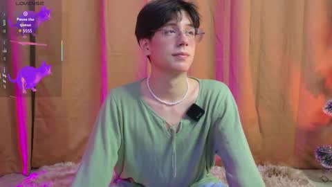 Snapshot of luixdust1 chatting on 12-15-25, 06:17 luixdust1 online show from 12-15-25, 06:17