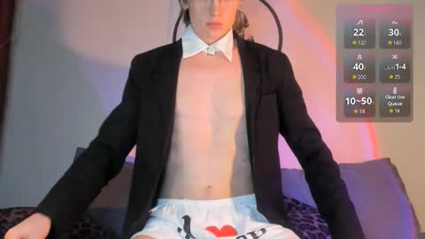Snapshot of luka_marrant chatting on 10-31-25, 07:26 aphex twink online show from 10-31-25, 07:26