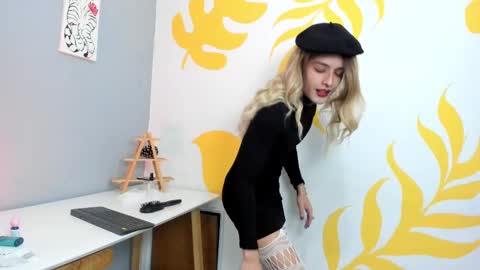 Luka Castillo online show from 10-23-25, 05:44