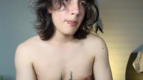 Snapshot of lukashollow chatting on 02-04-25, 12:08 lukas 3 online show from 02-04-25, 12:08