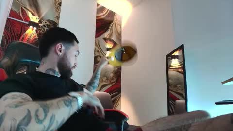 LUKE online show from 12-22-25, 01:19