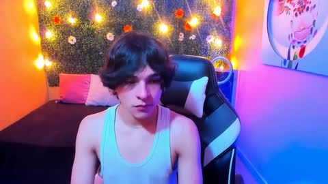 Snapshot of luke_howland chatting on 01-20-25, 08:07 Luke online show from 01-20-25, 08:07