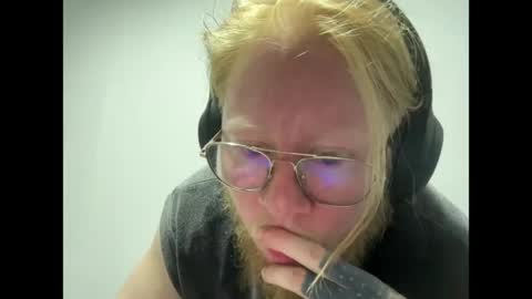 Snapshot of luke_mike chatting on 04-14-26, 06:41 Lucas online show from 04-14-26, 06:41