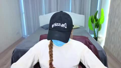 lukeriamoon online show from 10-21-25, 05:41