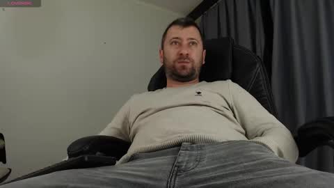 Snapshot of lukkee30 chatting on 11-15-25, 11:40 Sir Alex online show from 11-15-25, 11:40