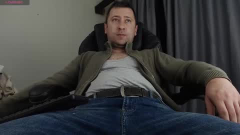 Snapshot of lukkee30 chatting on 11-22-25, 02:16 Sir Alex online show from 11-22-25, 02:16