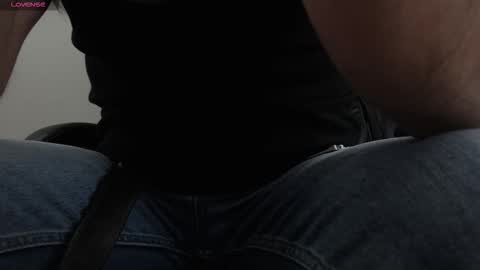 Snapshot of lukkee30 chatting on 01-12-26, 05:51 Sir Alex online show from 01-12-26, 05:51