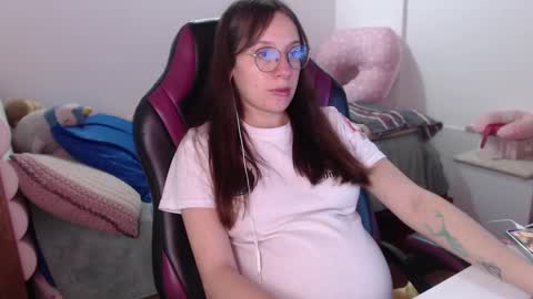 Snapshot of lula_05 chatting on 12-20-24, 06:35 Vicky online show from 12-20-24, 06:35