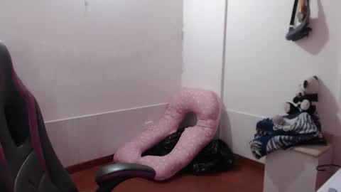 Snapshot of lula_05 chatting on 02-27-25, 03:36 Vicky online show from 02-27-25, 03:36