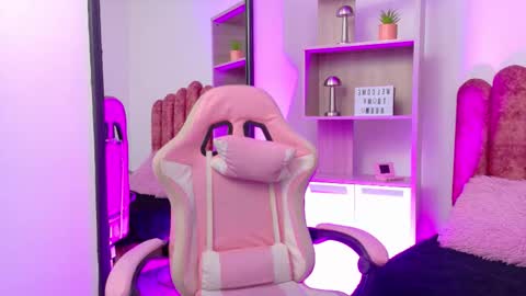 Cookie  online show from 12-15-25, 12:42